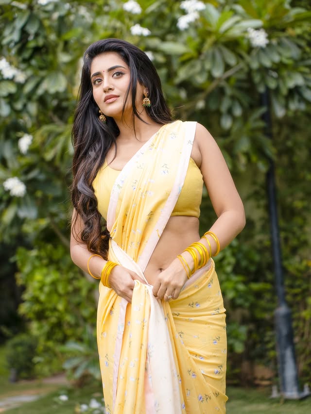 Rashi Singh photo Gallery