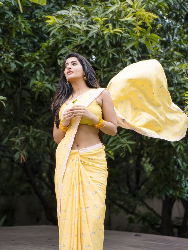 Rashi Singh photo Gallery