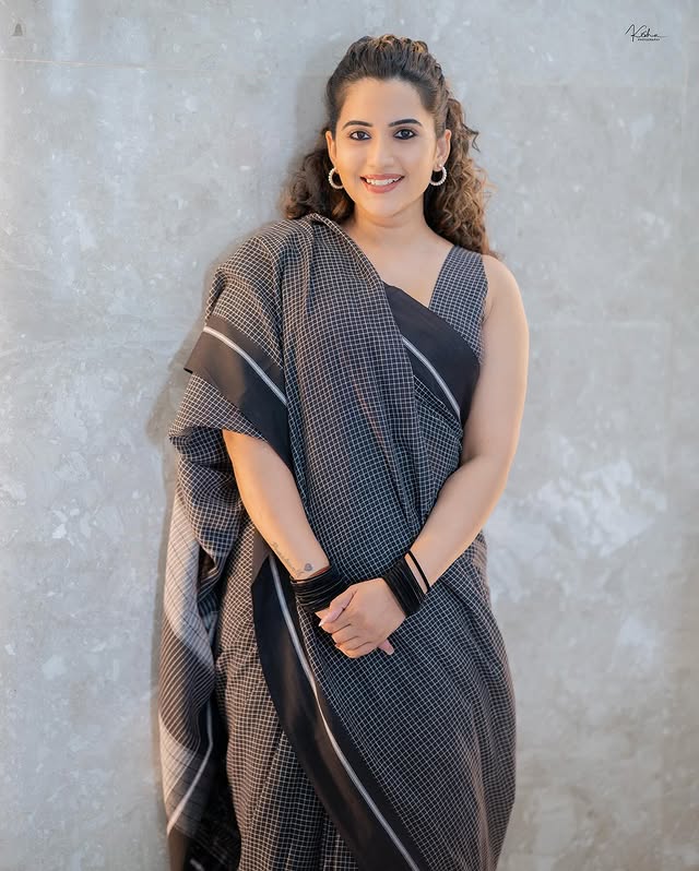 Sravanthi Chokarapu Photo Gallery  