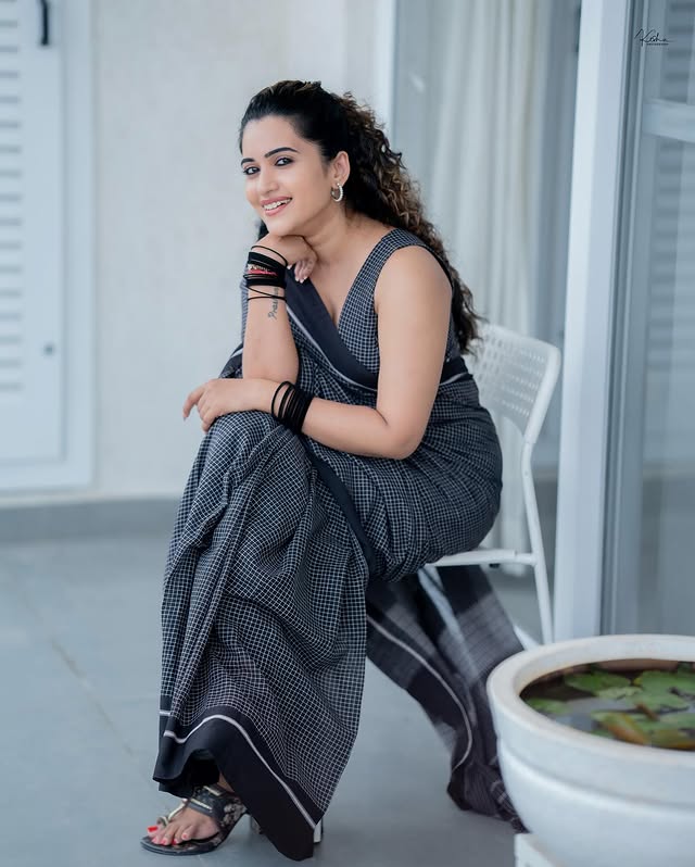Sravanthi Chokarapu Photo Gallery  
