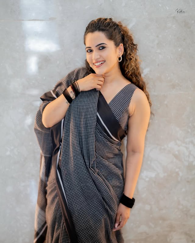 Sravanthi Chokarapu Photo Gallery  