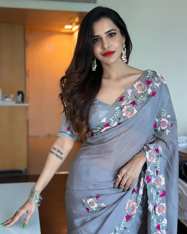 Ashu Reddy Photo Gallery