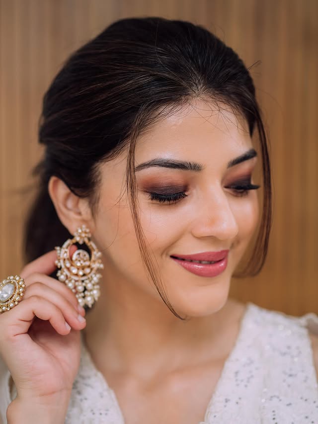 Mehreen Pirzada photo gallery
