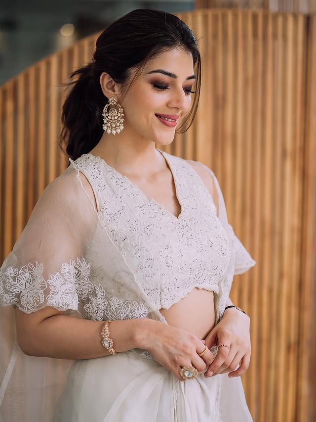 Mehreen Pirzada photo gallery