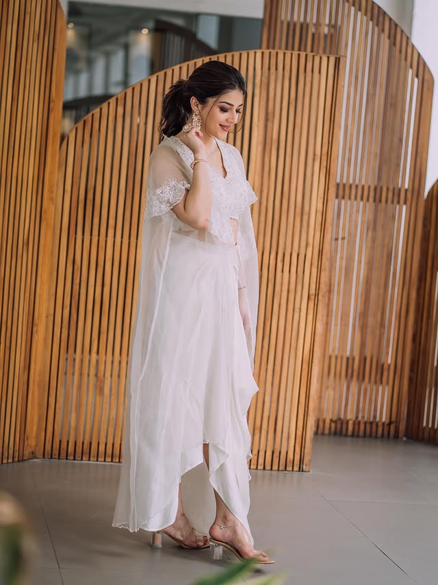 Mehreen Pirzada photo gallery