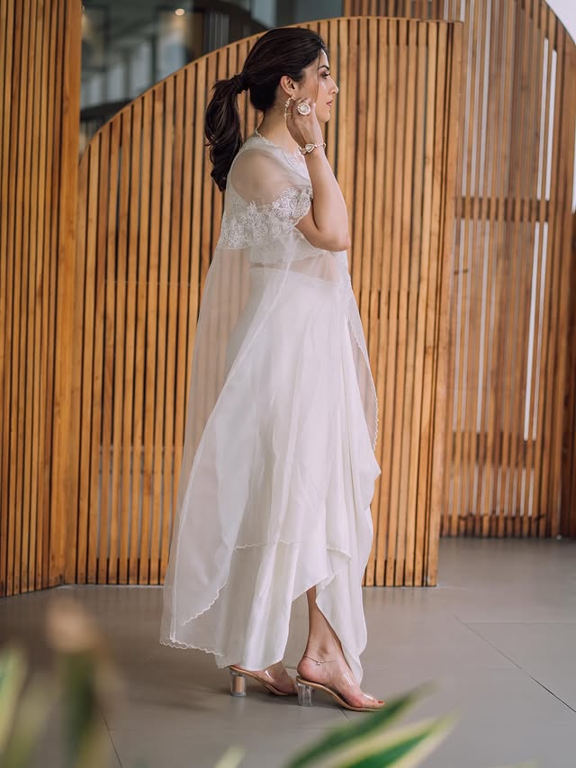 Mehreen Pirzada photo gallery