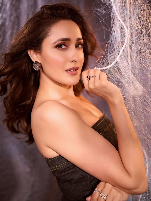 Pragya Jaiswal Photo Gallery