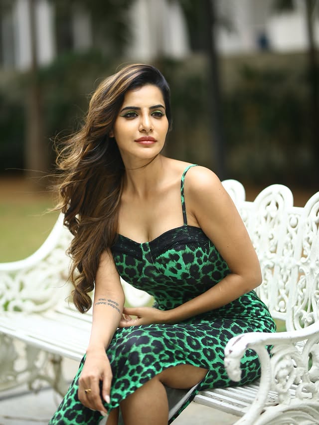 Ashu Reddy Photo Gallery