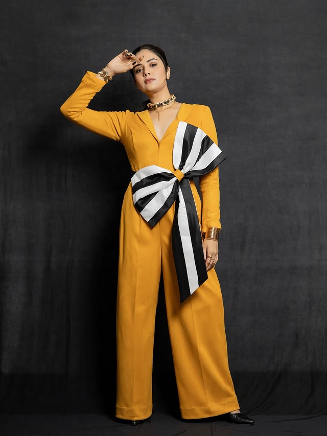 Sreemukhi Photo Gallery