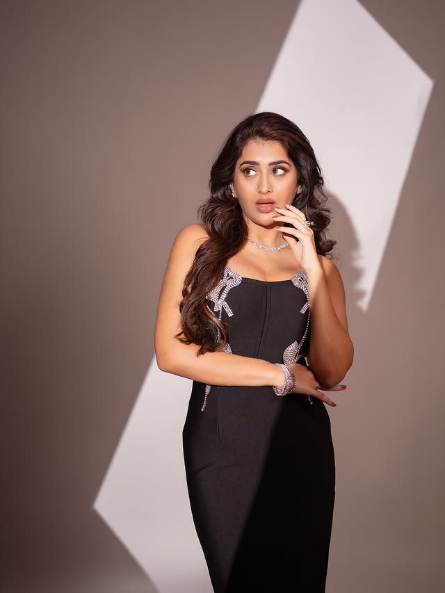 Rashi Singh photo Gallery