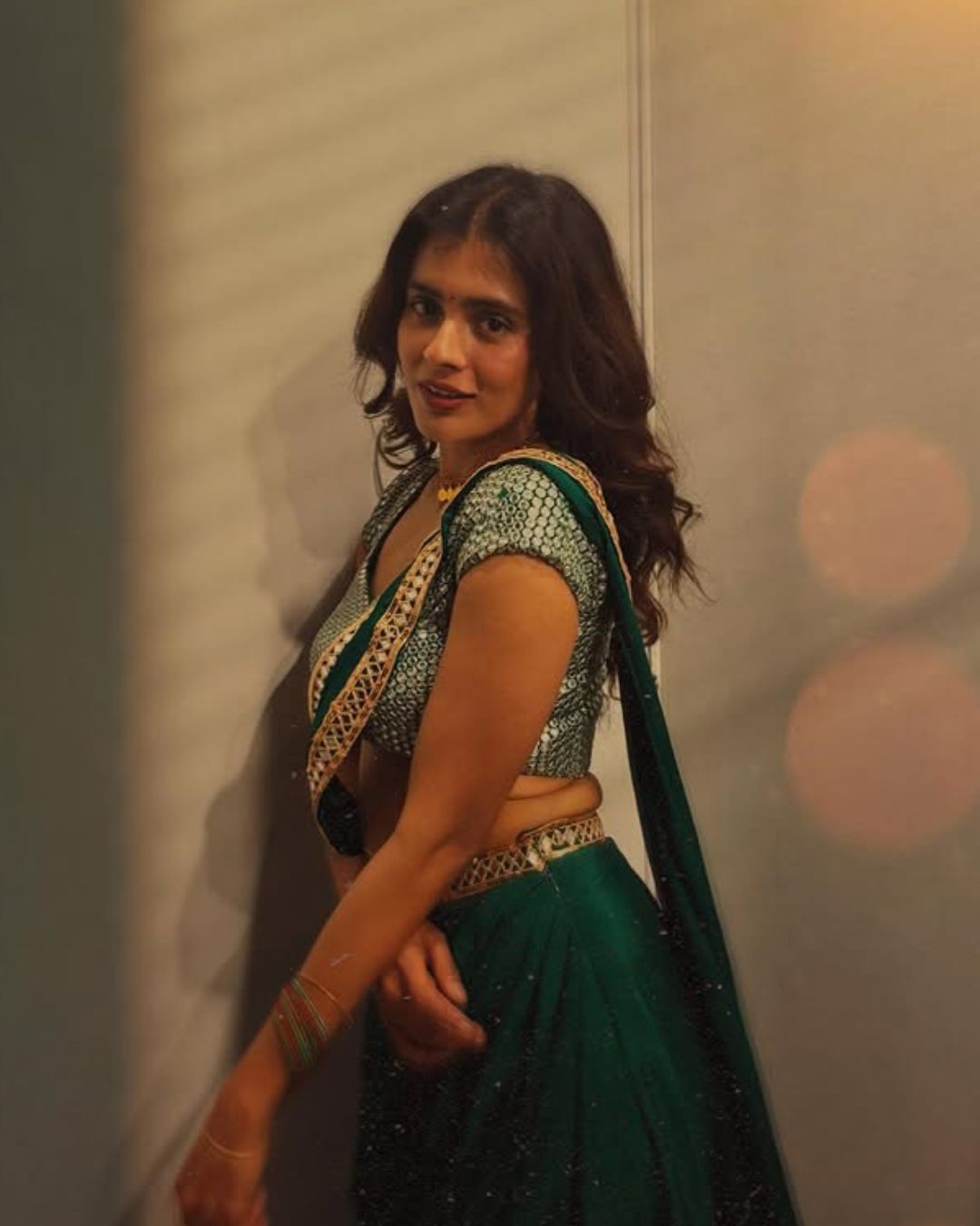 Hebah Patel : నడుము ఒంపులతో వయ్యారాలు వలకబోస్తున్న హెబ్బా పటేల్.. ఫోటోలు వైరల్..