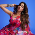 Janhvi Kapoor: పింక్‌ కలర్‌ చీరలో జాన్వీ హోయలు.. క్యూట్‌ లుక్స్‌ మెస్మరైజ్‌ చేస్తున్న బ్యూటీ