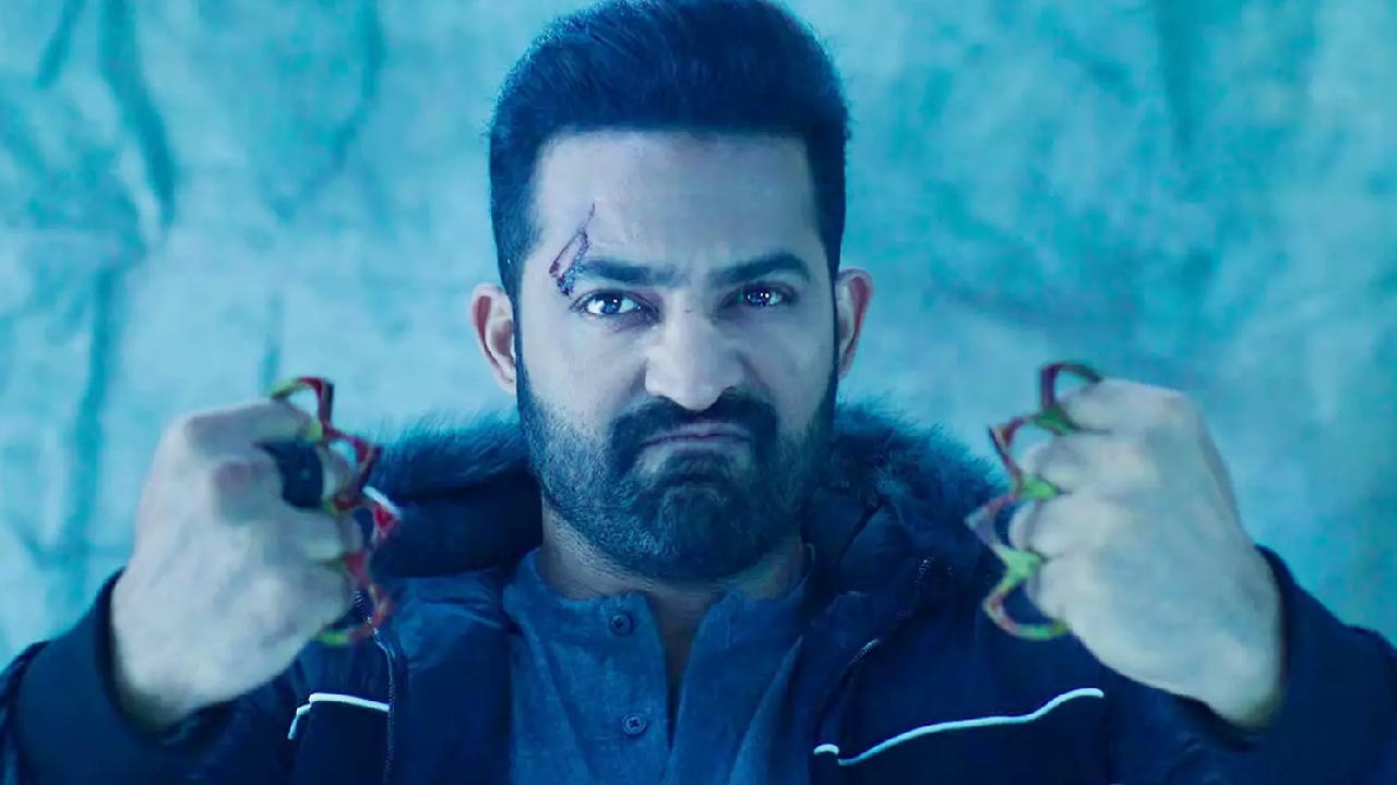 Jr NTR Look: ఎన్టీఆర్ బాలీవుడ్‌ డెబ్యూ అట్టర్ ప్లాప్… బీ టౌన్‌ ఆడియన్స్ రియాక్షన్ ఎంటంటే ?