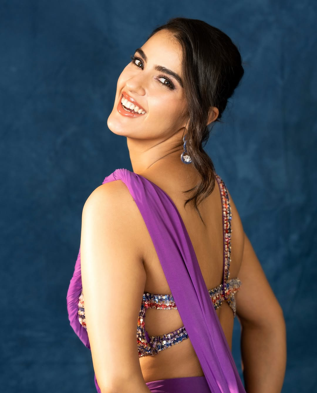 Kavya Thapar Photos: కావ్య థాపర్‌ లేటెస్ట్‌ ఫోటోలు.. హాట్స్‌ లుక్స్‌ పిచ్చెక్కిస్తున్న ‘ఇస్మార్ట్‌’ బ్యూటీ