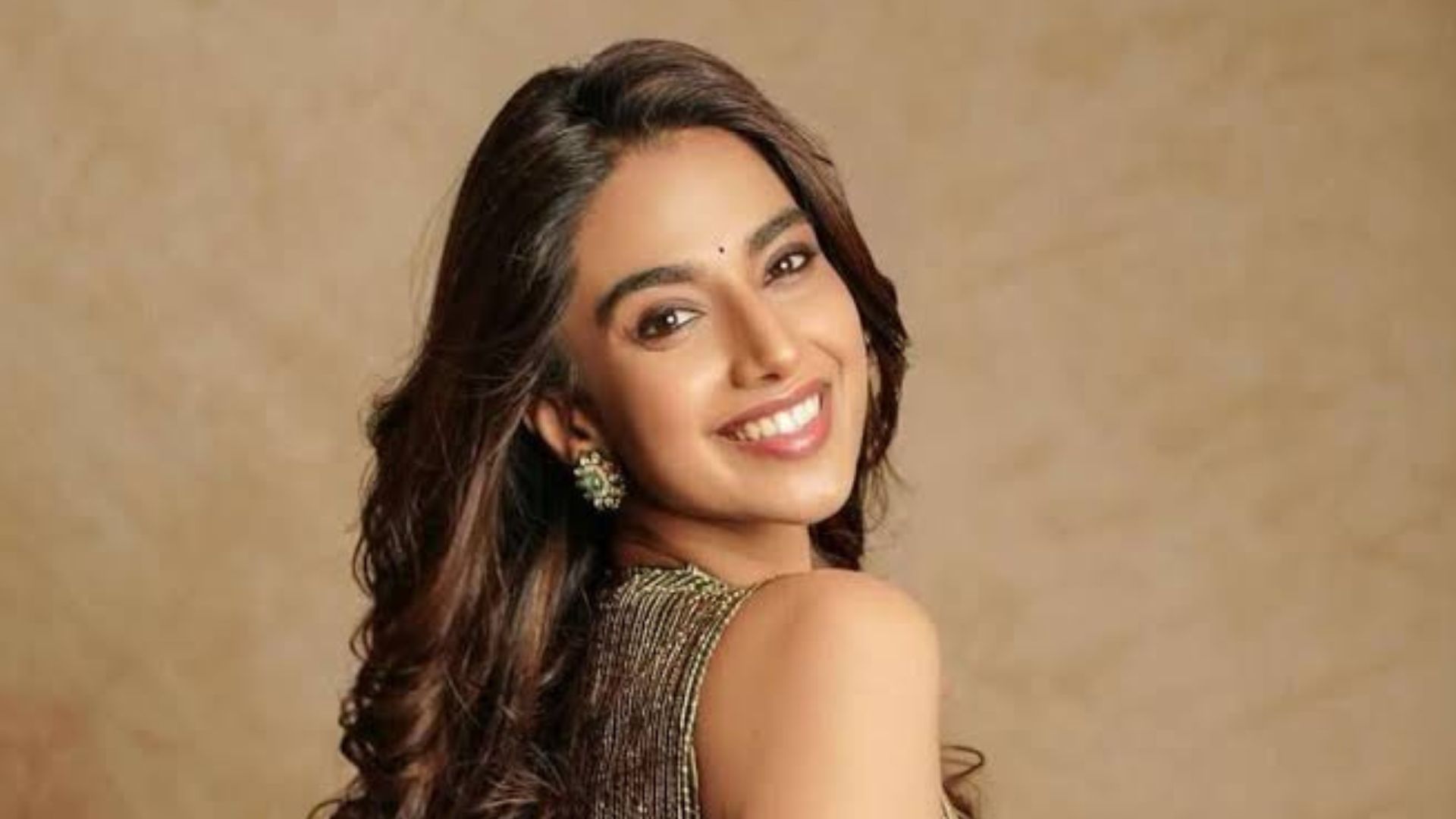Meenakshi Chaudhary : మీనాను టాలీవుడ్ పక్కన పెట్టేసిందా..?