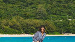 Meenakshi Chaudhary: జపాన్‌ వెకేషన్‌లో లక్కీ భాస్కర్‌ బ్యూటీ..  బీజ్‌లో మీనాక్షి చౌదరి అల్లరి చూశారా?