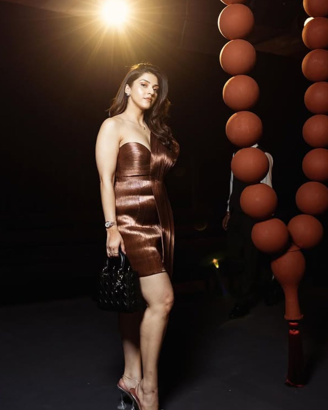 Mehreen Pirzada : అబ్బా.. మెహ్రీన్ అందాలు చూడతరమా.. ఏముంది మావా..