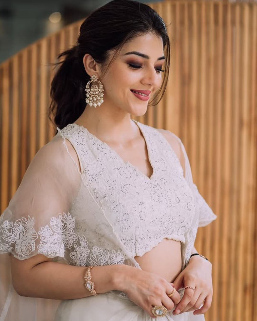 Mehreen Pirzada :  వైట్ డ్రెస్ లో హనీ పాప ఎంత క్యూట్ గా ఉందో..