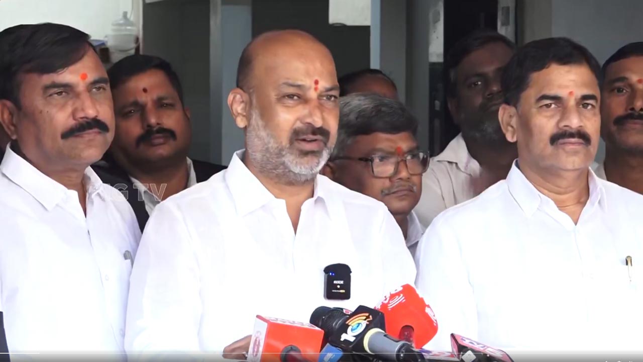 Phone Tapping Case: ప్రూఫ్స్‌తో సహా..  ఉన్నదంతా బయటపెడ్తా..  సిట్ విచారణకు ముందు  బండి షాకింగ్ కామెంట్స్