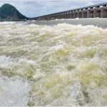 Prakasam Barrage: ప్రకాశం బ్యారేజీకి పోటెత్తిన వరద.. డేంజర్‌లో విజయవాడ