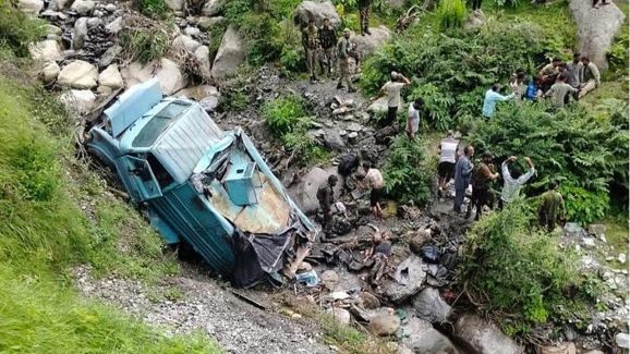 Jammu Kashmir: లోయలో పడిన ఆర్మీ వాహనం.. ఇద్దరు జవాన్లు మృతి, 12 మందికి గాయాలు..