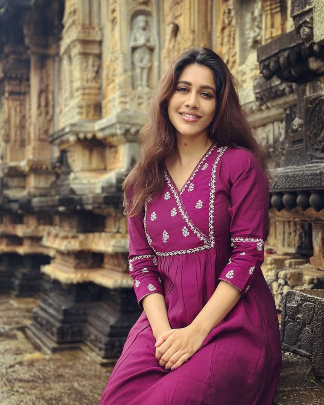 Nabha Natesh : డివోషనల్ మోడ్ లో ఇస్మార్ట్ పోరి..ఫోటోలు వైరల్..