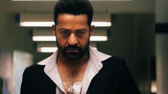 Ntr : ఎన్టీఆర్ ముందు రెండు సవాళ్లు.. బాలీవుడ్ లో టార్గెట్ చేశారా..?
