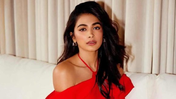 Pooja Hegde: ఒక్క హిట్ లేదు కానీ.. డిమాండ్ కు మాత్రం తక్కువ లేదు