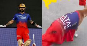 RCB Jersey : కోహ్లీ పరువు పాయే... కుక్కకు RCB జెర్సీ వేసి దారుణం