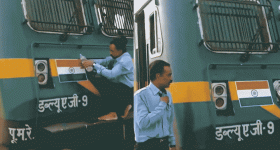 Loco pilot Viral Video: క్షణం ఆగి జెండాకు సెల్యూట్.. లోకో పైలట్ వీడియో వైరల్!