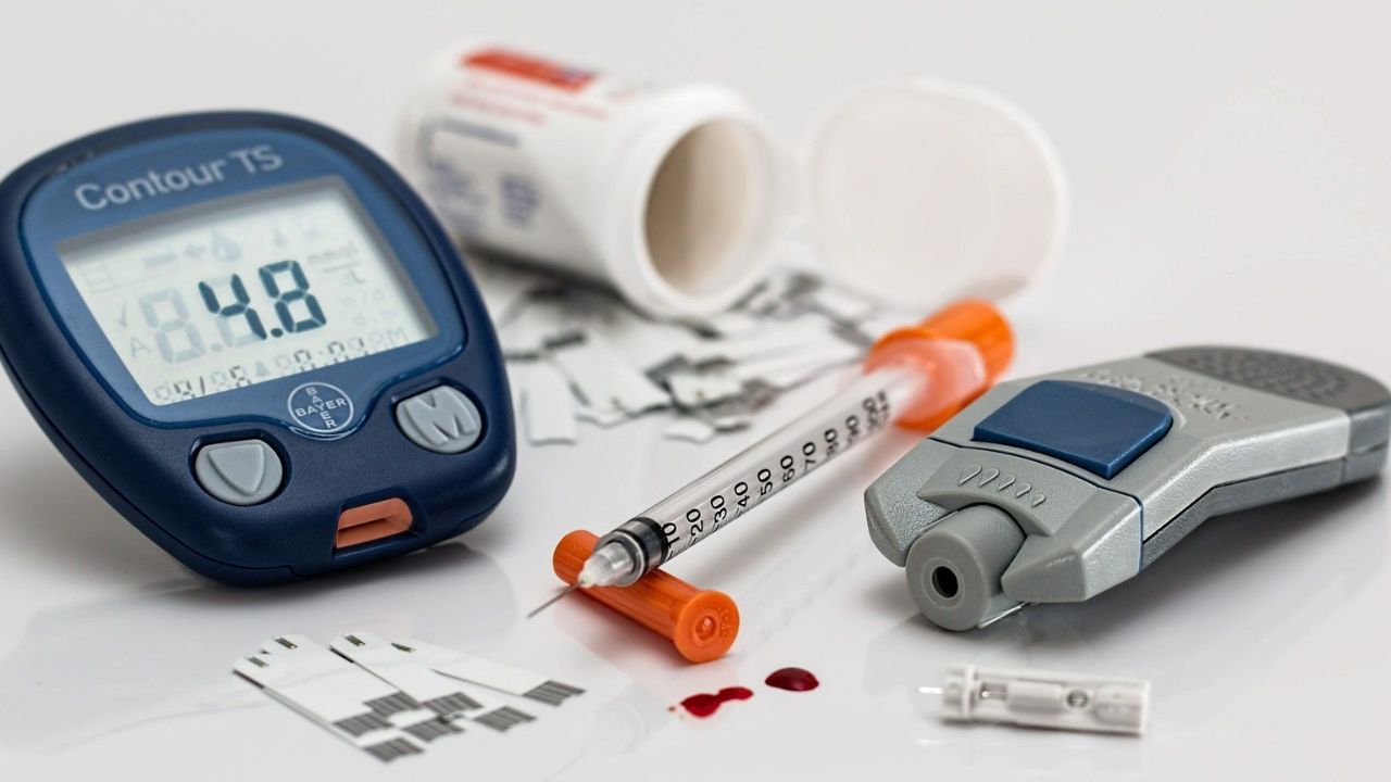 Diabetes: HbA1c టెస్ట్ Vs బ్లడ్ షుగర్ టెస్ట్.. రెండిట్లో ఏది బెటర్ ?