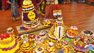 Bathukamma: అలిగిన బతుకమ్మ అనే పేరు ఎలా వచ్చింది ? ఈ రోజు నైవేద్యం ఎందుకు సమర్పించరు ?