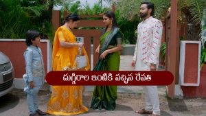 Brahmamudi Serial Today September 8th: ‘బ్రహ్మముడి’ సీరియల్‌:  దుగ్గిరాల ఇంటికి వచ్చిన రేవతి – అనుమానించిన రుద్రాణి