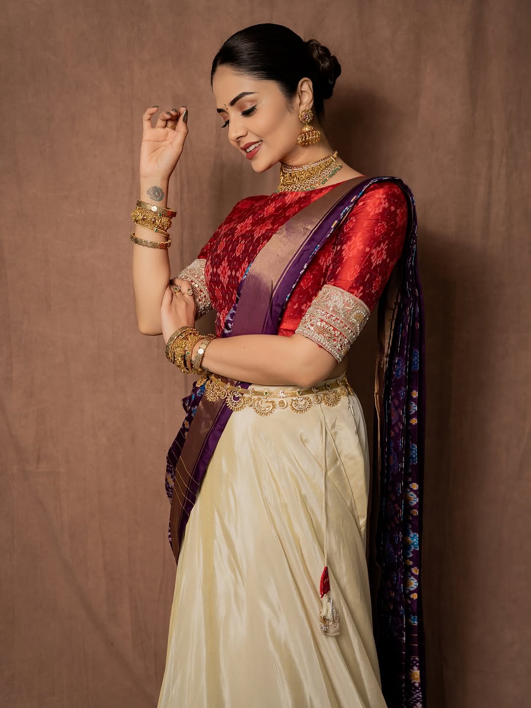 Actress SreeMukhi Photo Gallery