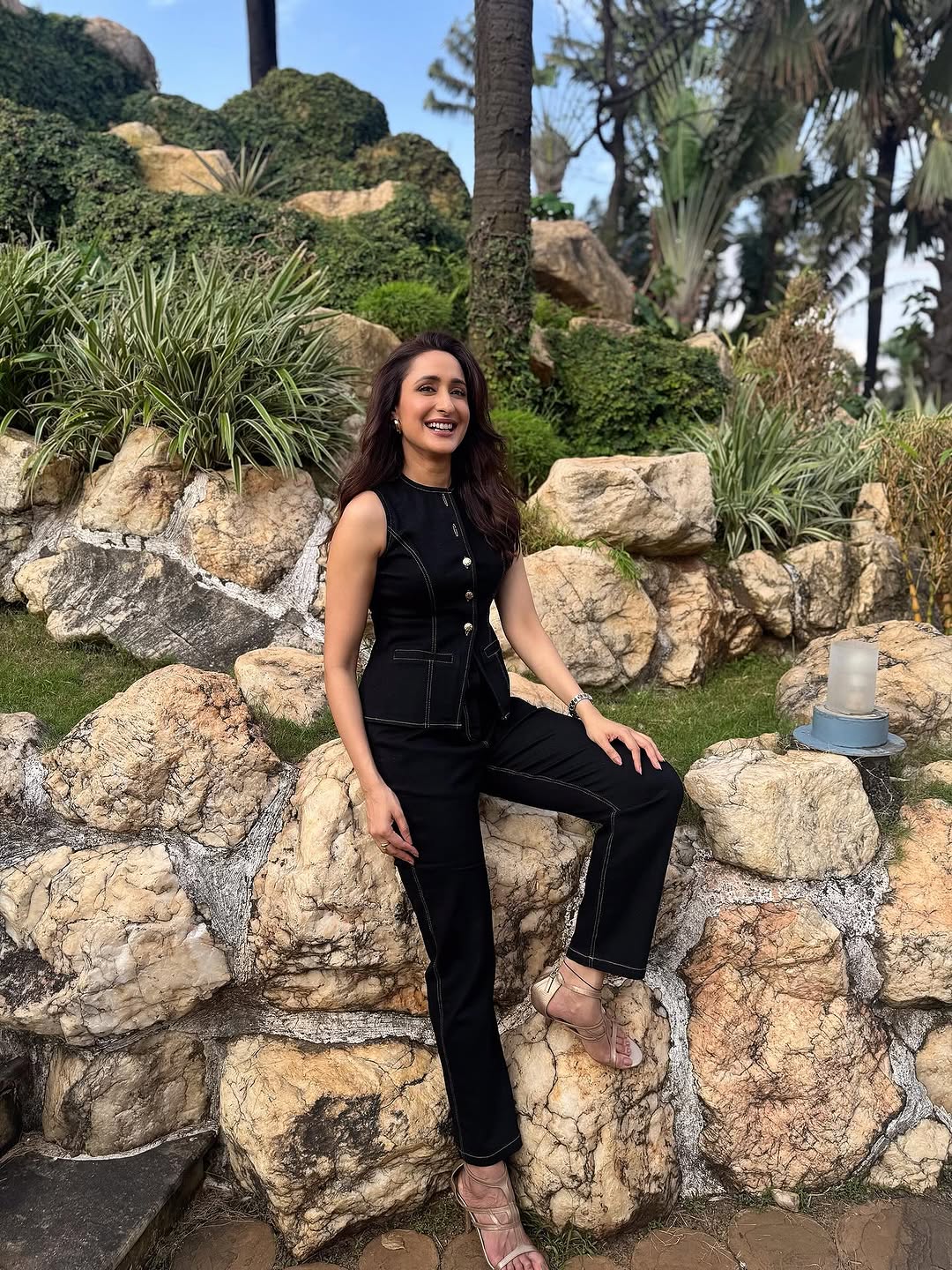Actress Pragya jaiswal Photo Gallery