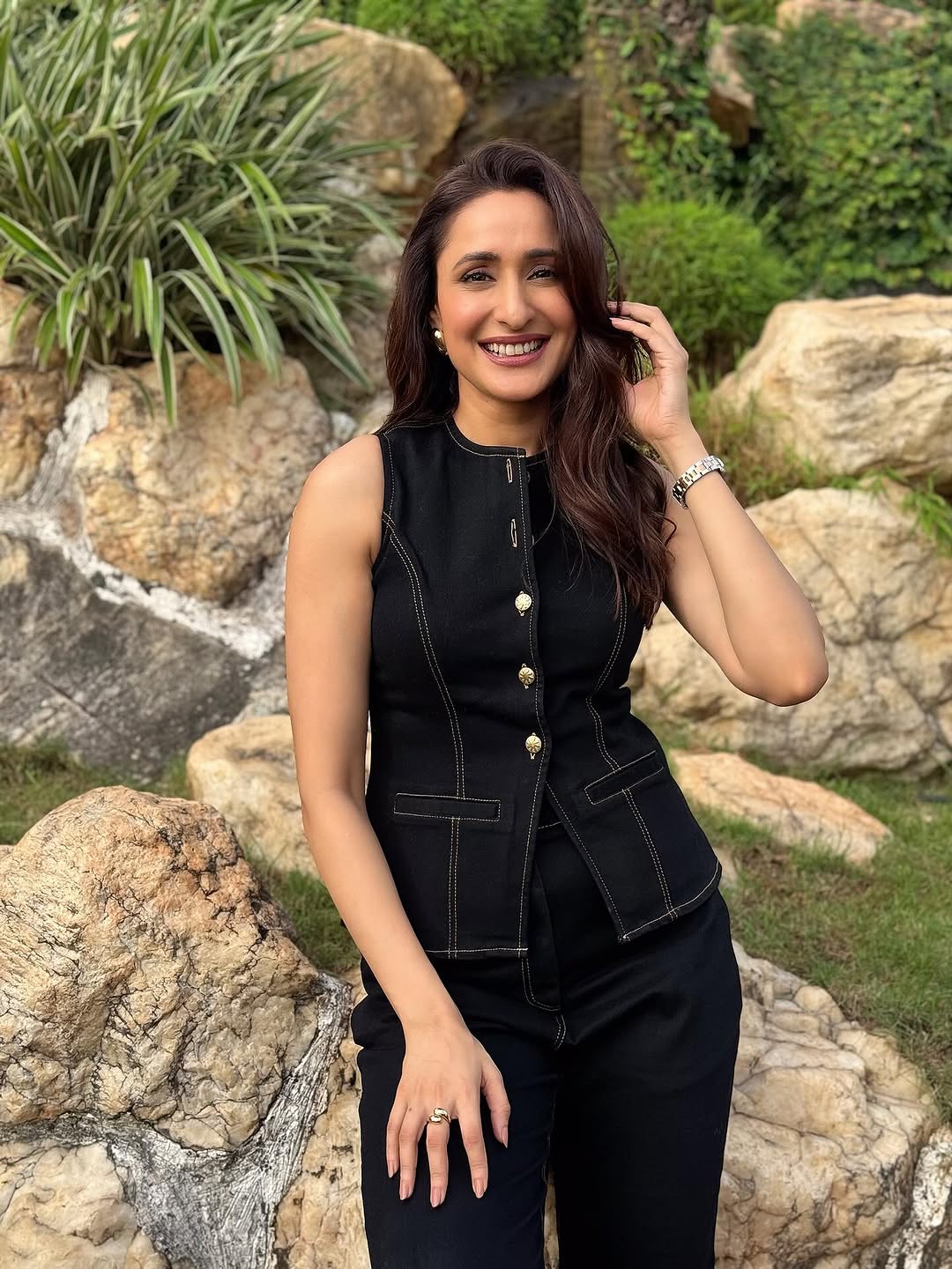 Actress Pragya jaiswal Photo Gallery