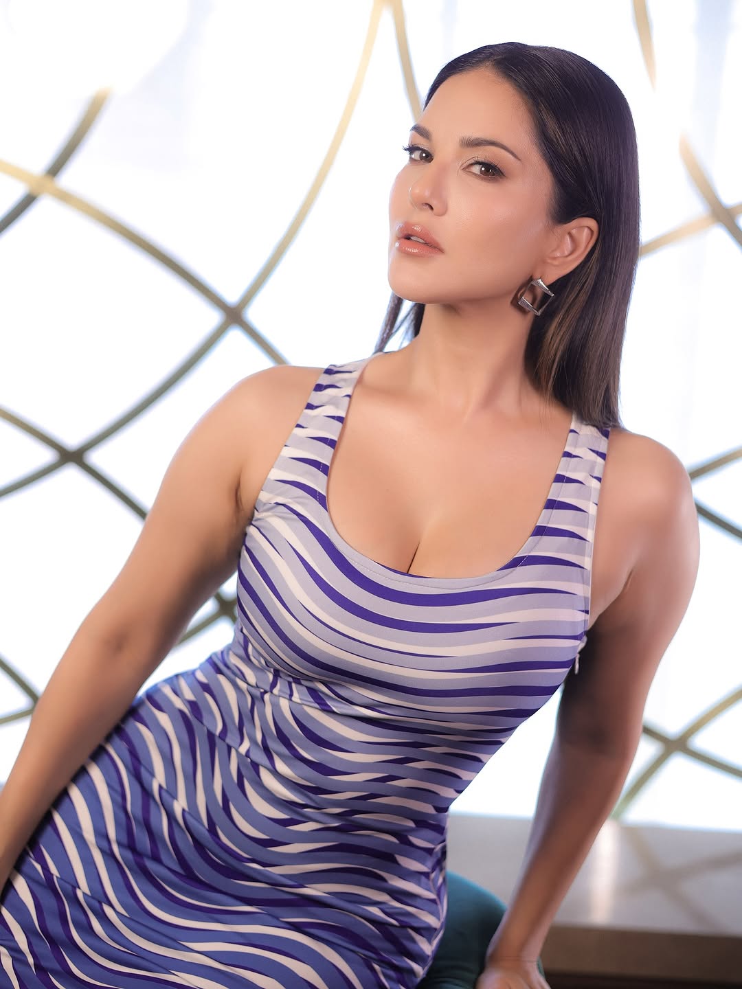 Sunny leone: ఒంపుసొంపులతో ఆకట్టుకుంటున్న సన్నీ లియోన్!