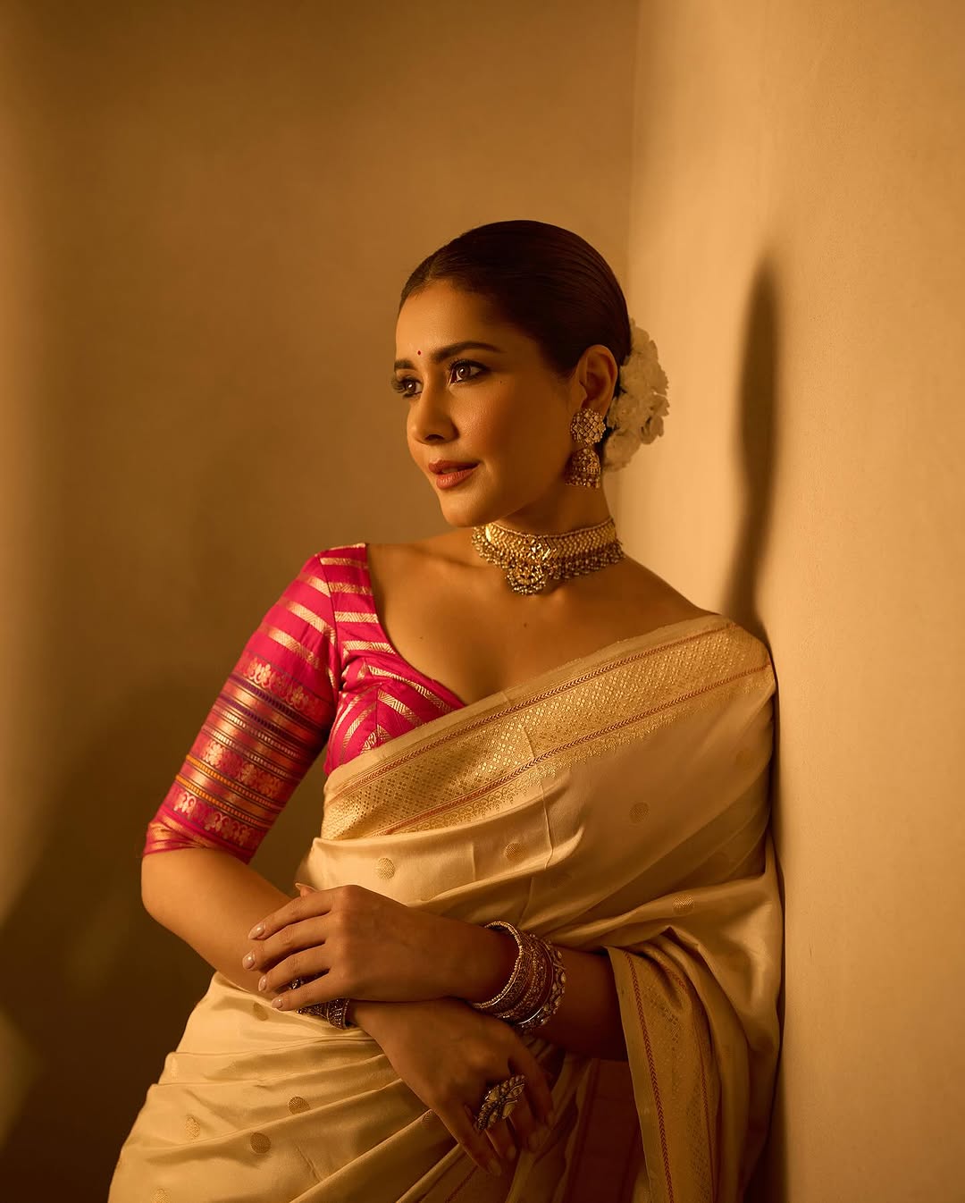 Actress Raashii Khanna Photo gallery