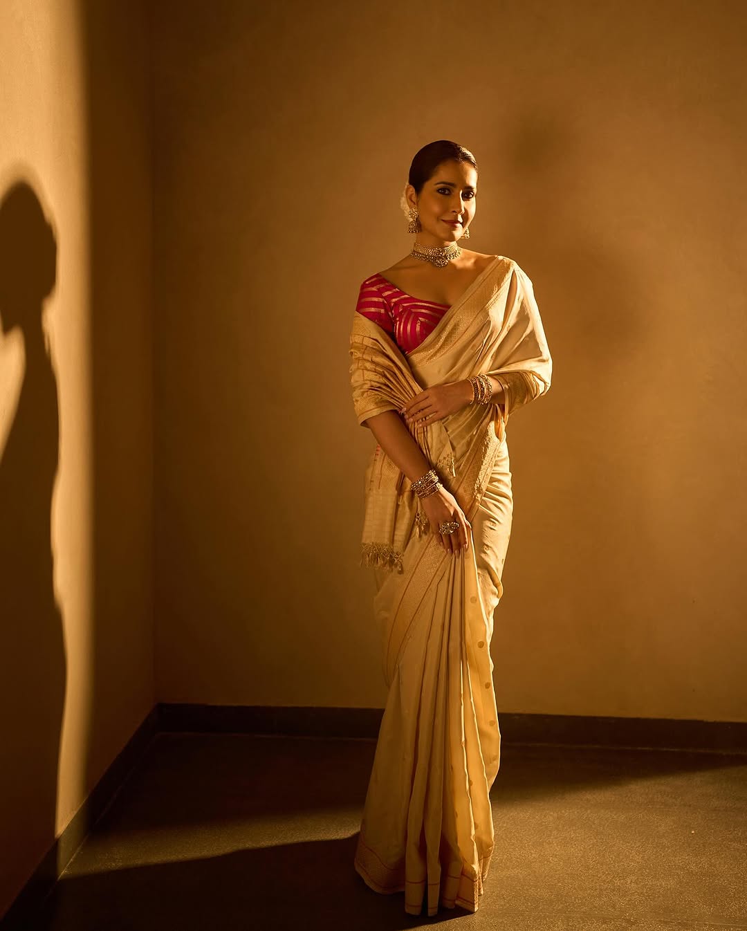 Actress Raashii Khanna Photo gallery