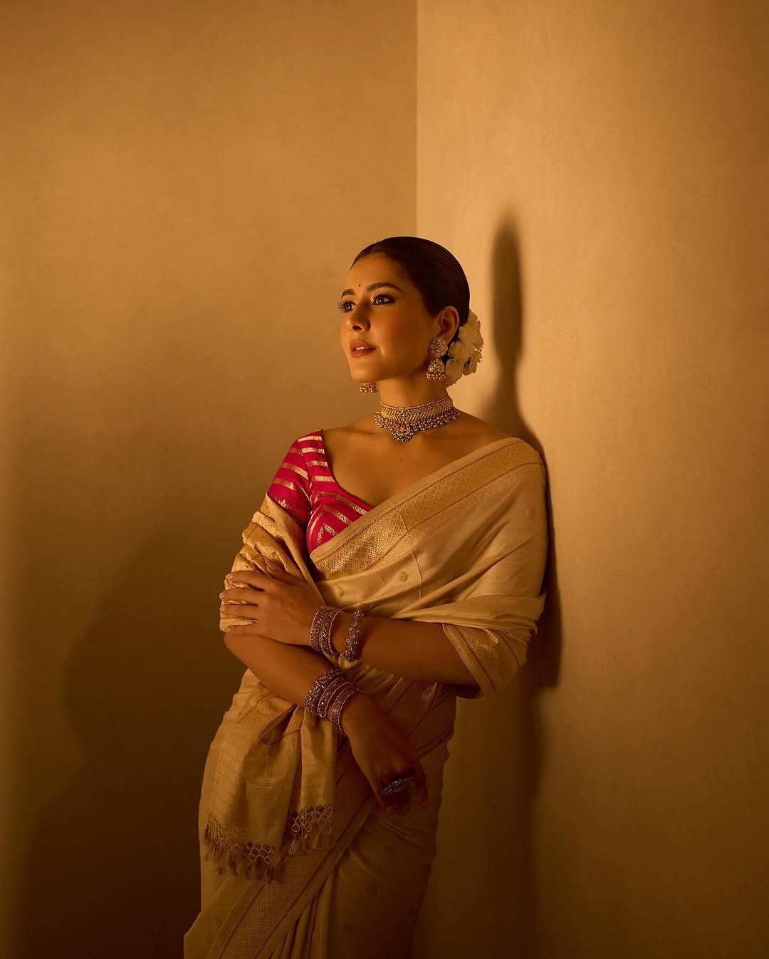 Actress Raashii Khanna Photo gallery