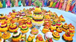 Bathukamma 2025: తెలంగాణలో బతుకమ్మ పండగను ఎందుకు జరుపుకుంటారు ? అసలు కారణం ఇదే !
