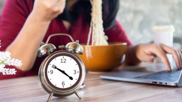 Fast Eating: టైం లేదని వేగంగా తింటున్నారా ? ఎంత ప్రమాదమో తెలిస్తే ఈ రోజే మానేస్తారు !