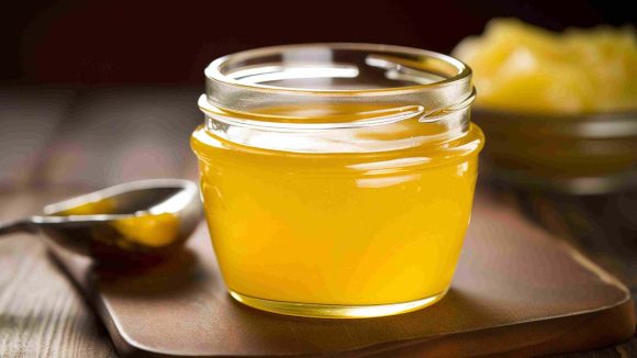 Ghee With Hot Water: డైలీ మార్నింగ్ గోరు వెచ్చటి నీటిలో నెయ్యి కలిపి తాగితే.. మతిపోయే లాభాలు !