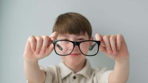 Myopia In Young Children: కాలుష్యంతో కంటి సమస్యలు.. పిల్లలో పెరుగుతున్న మయోపియా కేసులు !