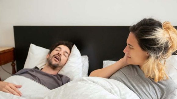 Loud Snoring: గురక  పెట్టి నిద్రపోతున్నారా?  అయితే మీరు ప్రమాదకరమైన వ్యాధి బారిన పడ్డట్లే ! Loud Snoring: గురక  పెట్టి నిద్రపోతున్నారా?  అయితే మీరు ప్రమాదకరమైన వ్యాధి బారిన పడ్డట్లే !