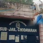 Anakapalli crime: పోలీసులపై సుత్తితో దాడి చేసి ఖైదీలు పరార్.. ఏపీలో ఘటన!