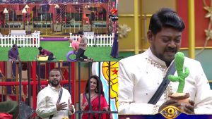 Bigg Boss 9 Promo: పాపం మరీ అంత బోర్ కొట్టేసిందా? కాస్త వారితో కూడా మింగిల్ అవ్వమ్మా?