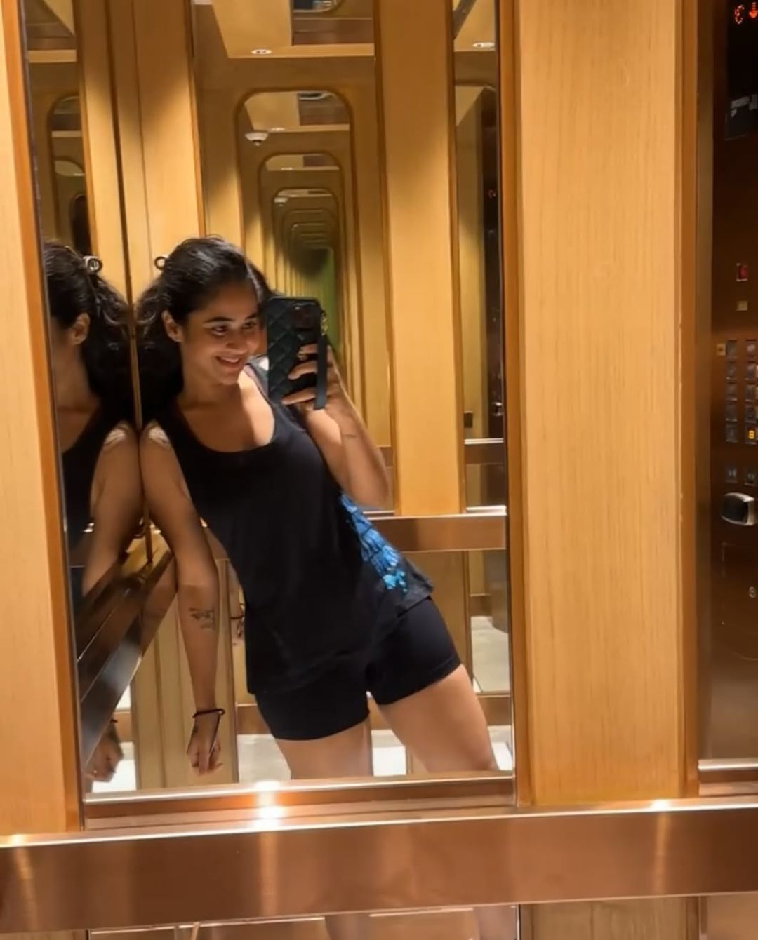 Deepthi Sunaina: సెల్ఫీ ఫోటోలతో ఆకట్టుకుంటున్న దీప్తి..  నచ్చిన దాని కోసం తపన పడుతూ!