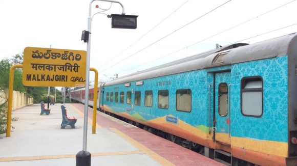 Trains Stoppage: ప్రయాణీకులకు గుడ్ న్యూస్, ఇక ఆ రైళ్లూ మల్కాజ్ గిరిలో ఆగుతాయట! Trains Stoppage: ప్రయాణీకులకు గుడ్ న్యూస్, ఇక ఆ రైళ్లూ మల్కాజ్ గిరిలో ఆగుతాయట!