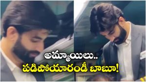 Railways TC: అబ్బా.. ఎవరీ హ్యాండ్సమ్.. నెట్టింట వైరల్ అవుతున్న రైల్వే టీసీ వీడియో!